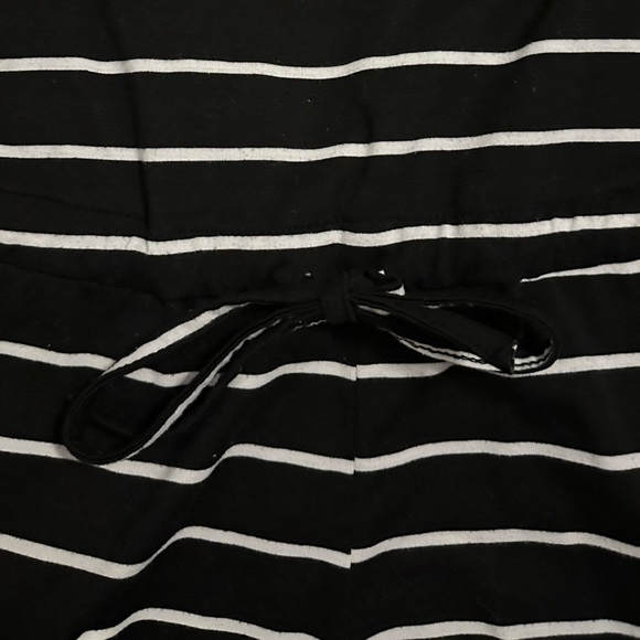 ✨5 for $20!!!✨ Striped romper - Picture 2 of 4